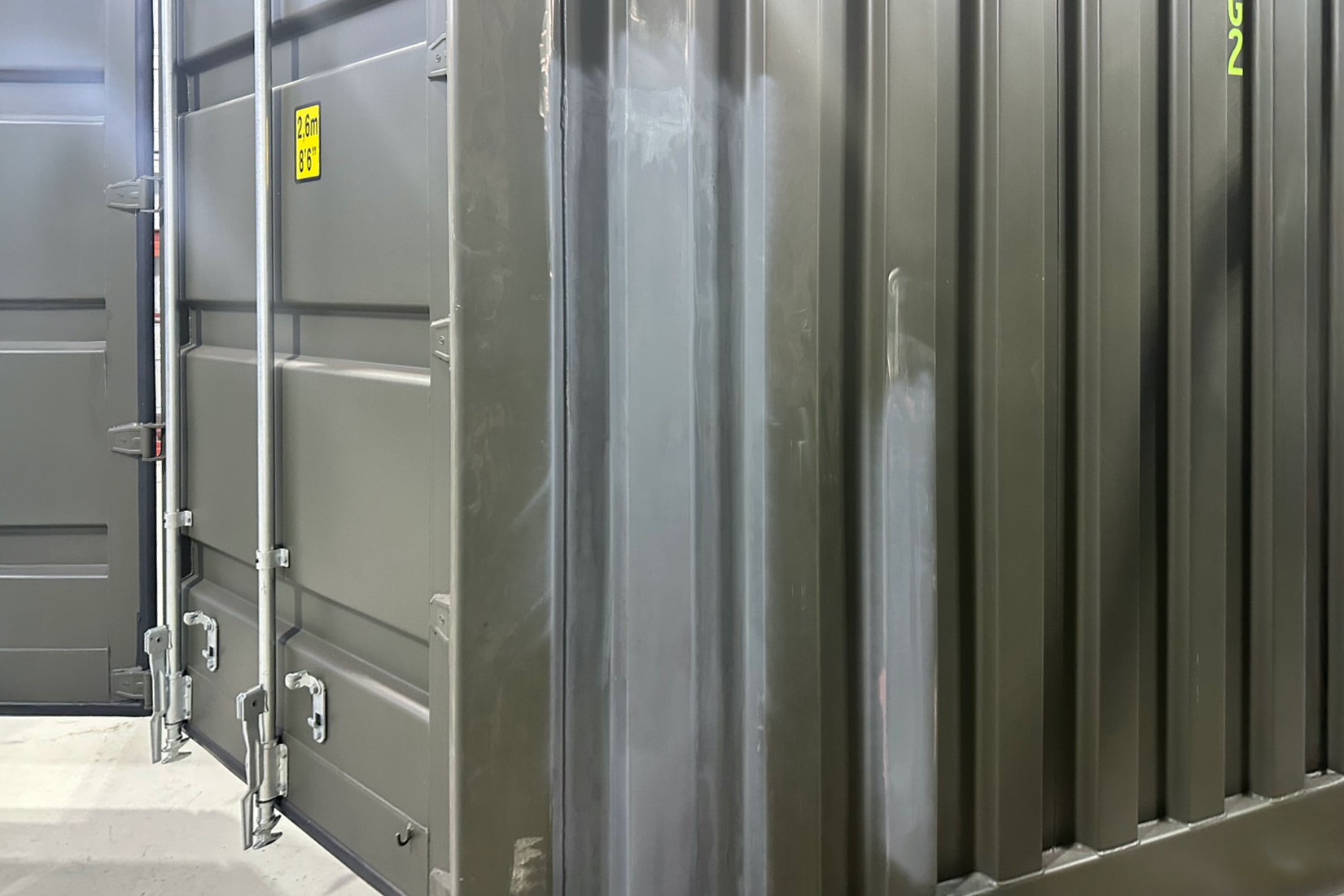 ダメージコンテナ補修作業